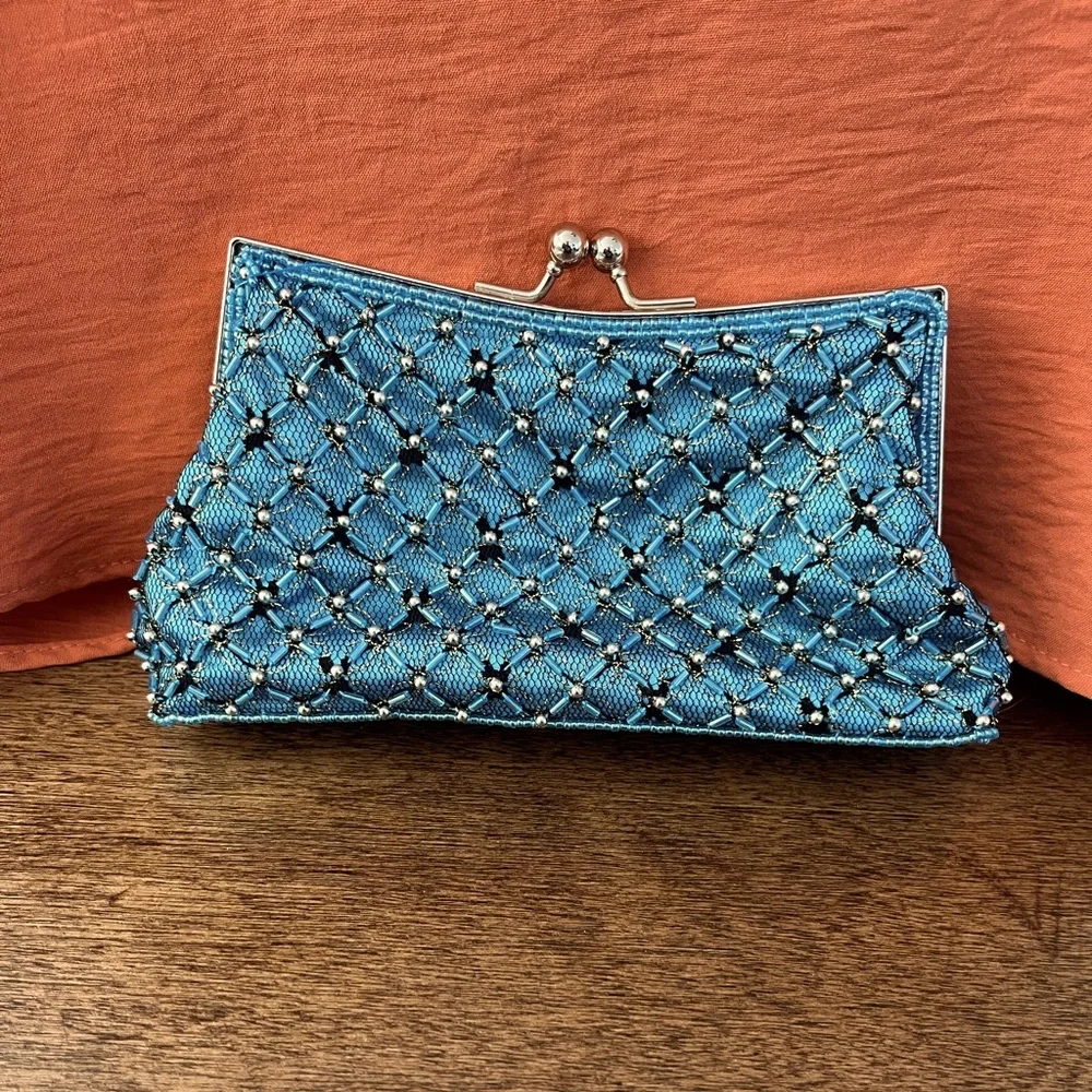 NEW MONI COUTURE BEADED CLUTCH PURSE - Picture 1 of 7